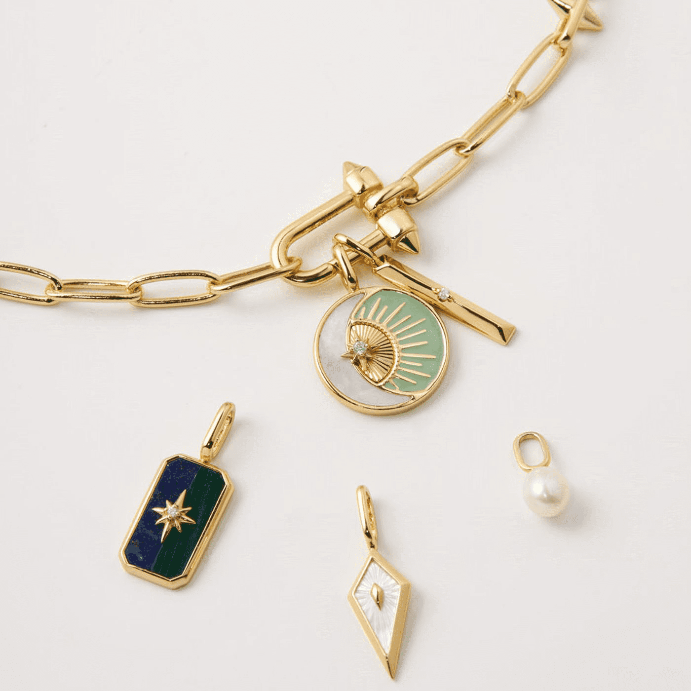 Charm für Ketten und Armbänder 925er Silber gelb vergoldet Rising Sun Charm für Ketten und Armbänder 925er Silber gelb vergoldet Rising Sun