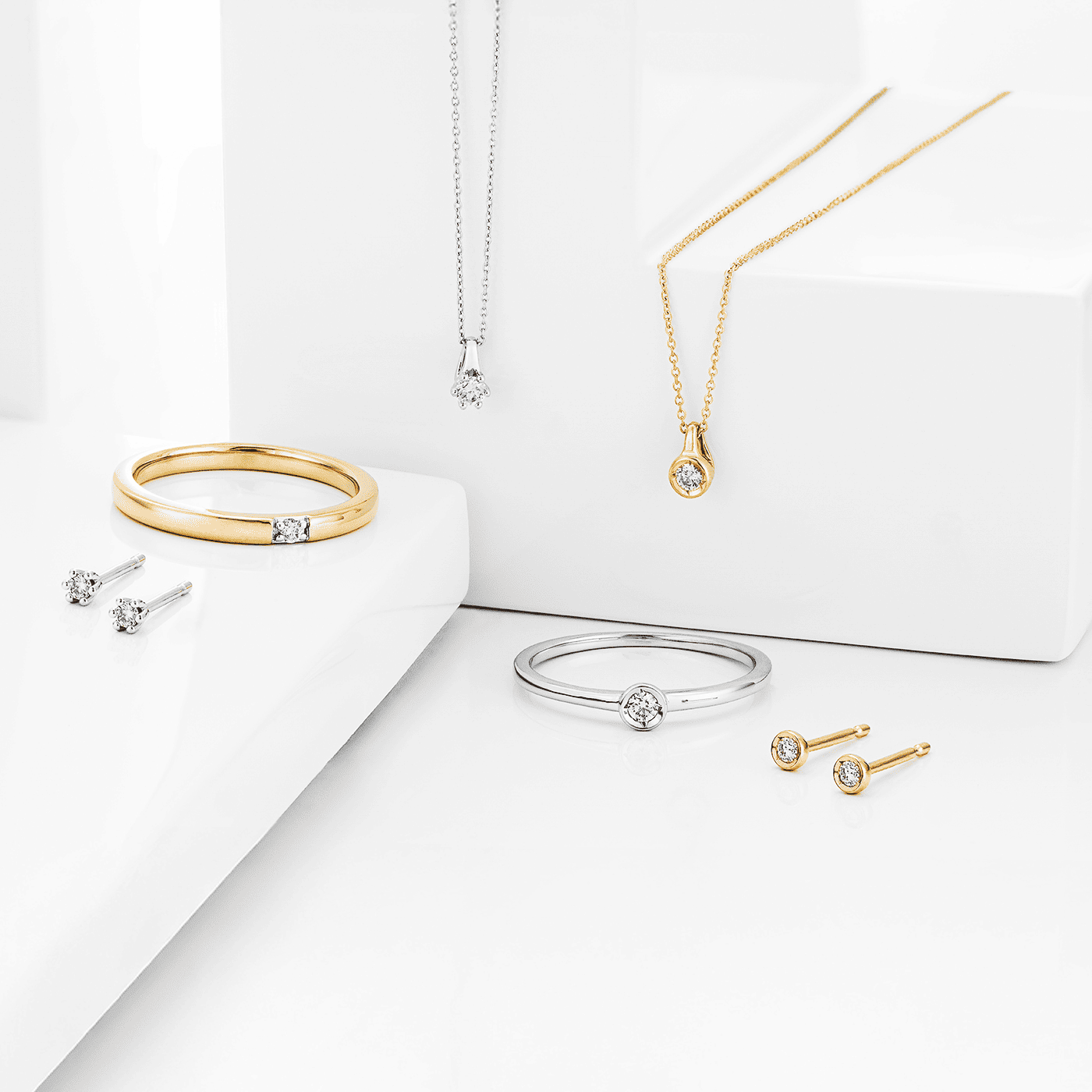 Ohrringe Diamant zus. ca. 0,05 ct. 333er Weißgold Pure Solitär